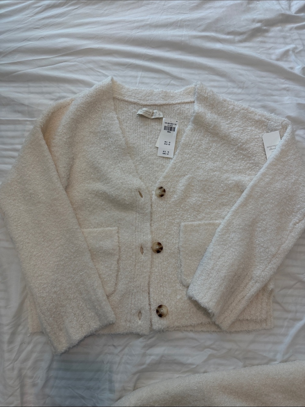 Abercrombie & Fitch Cream Knit Cardigan, Tank and Shorts Set - Picture 5 of 15